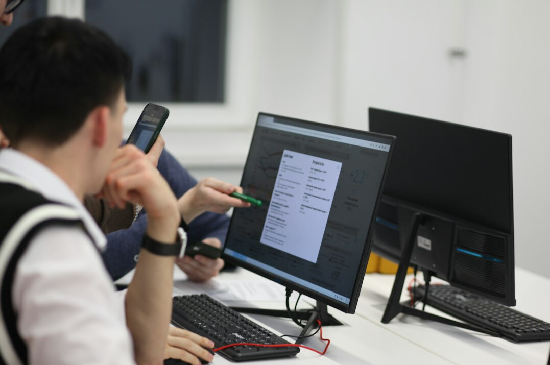 programming students in classroom